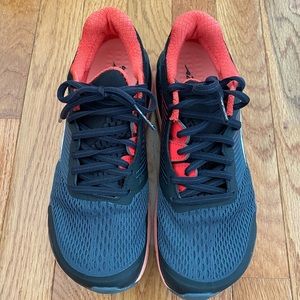 Women’s Altra Provision 4 trail shoe. Size 7.5